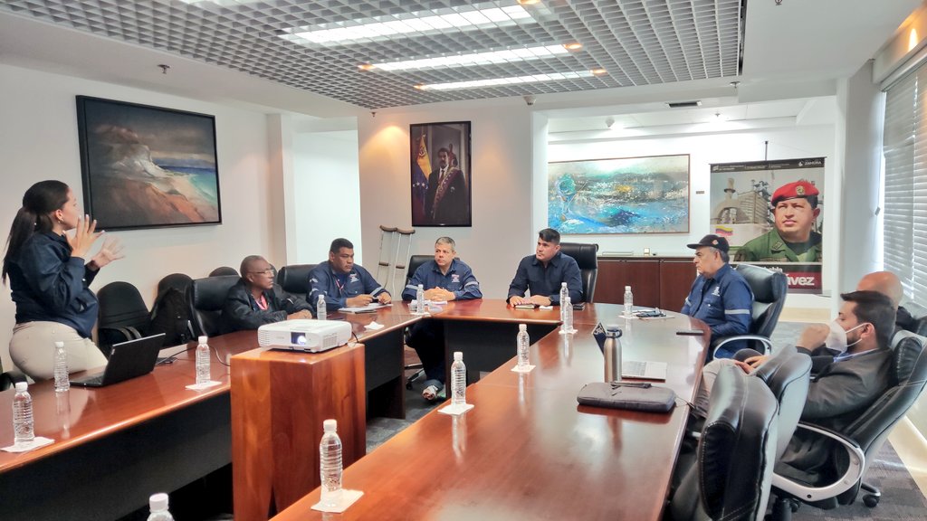 Funtbcac_Cem's tweet photo. #AHORA | Comité Operativo de @Funtbcac_Cem sostiene la primera reunión con el nuevo presidente de la #CSC Danny José Tua Bohórquez, para tratar temas de la Convención Colectiva de trabajo vigente en la industria cementera.
#PorAmorALaPatria 
#ProducirEsVencer
@NicolasMaduro https://t.co/FkVKefutvj