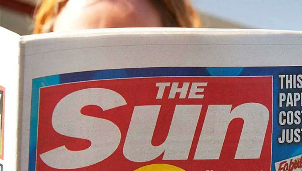 NEWS! Tabloid that paid a 16-year-old girl to quit school and pose for topless photos remains straight-faced while trying to expose BBC presenter who paid a 17-year-old for photos newsthump.com/2023/07/10/tab…