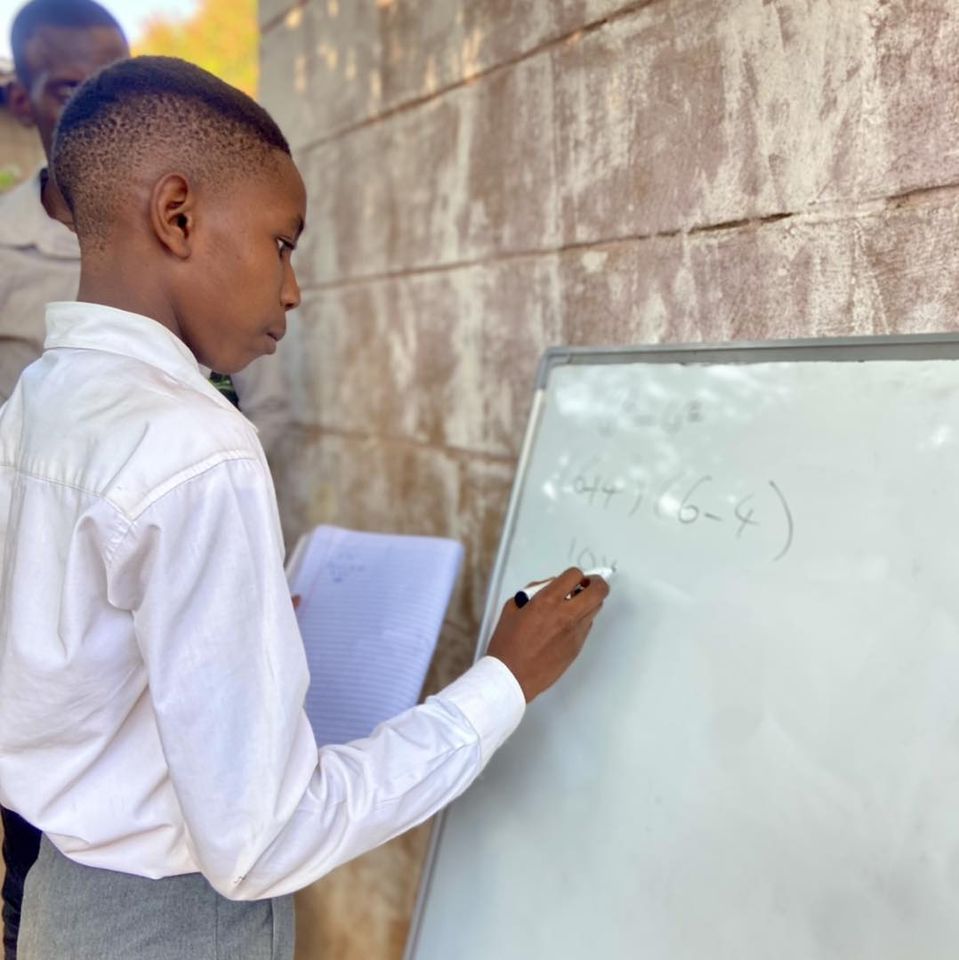 FreeHavenCommu1's tweet photo. Extra lessons with teacher Samuel!
We love solving problems! 📷
#NGO #nonprofit #fhci #freehavencommunityinitiative #africa #zambia #livingstone #community #education #nutrition #health #empowerment #sponsorship #fhcizambia #extralessons #teaching #learning #EducationForAll https://t.co/36kllMsMe6