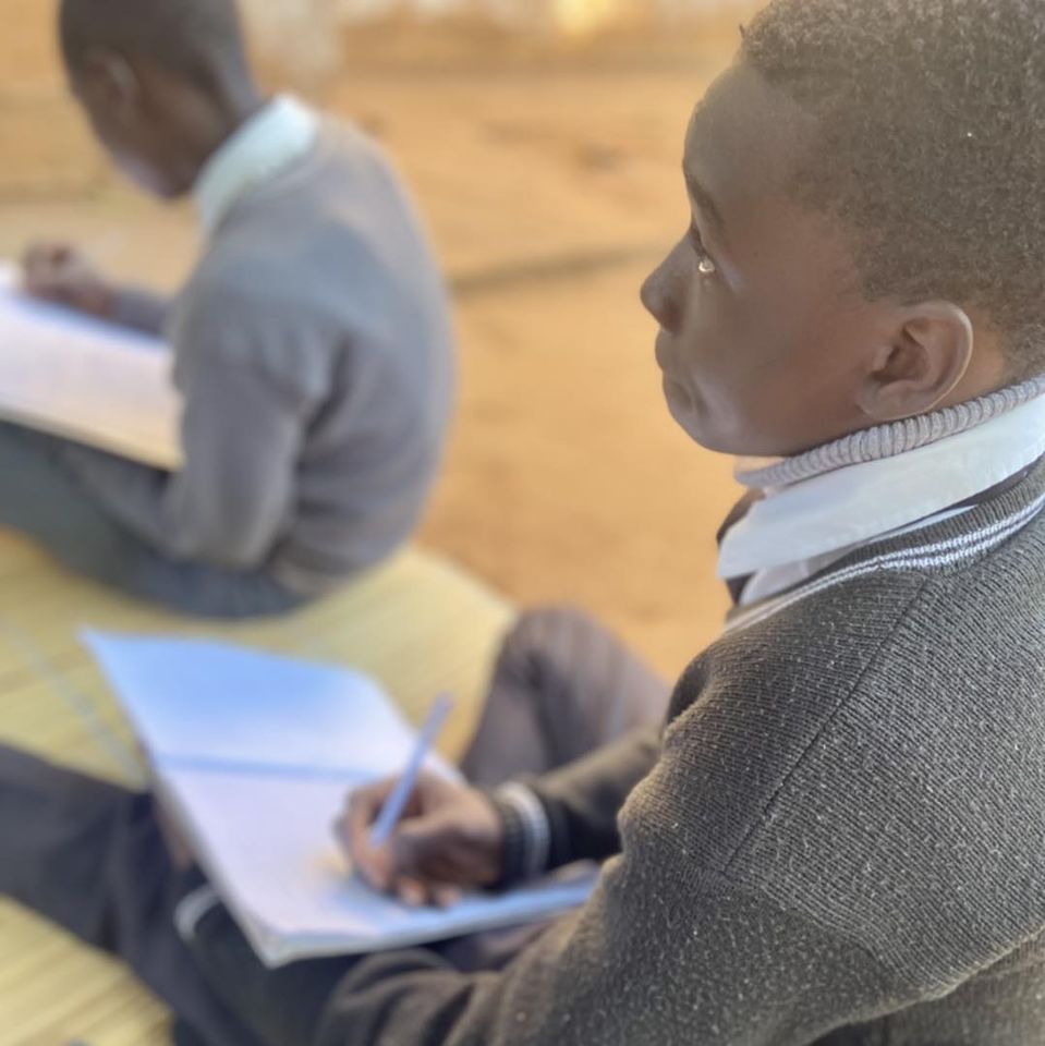 FreeHavenCommu1's tweet photo. Extra lessons with teacher Samuel!
We love solving problems! 📷
#NGO #nonprofit #fhci #freehavencommunityinitiative #africa #zambia #livingstone #community #education #nutrition #health #empowerment #sponsorship #fhcizambia #extralessons #teaching #learning #EducationForAll https://t.co/36kllMsMe6