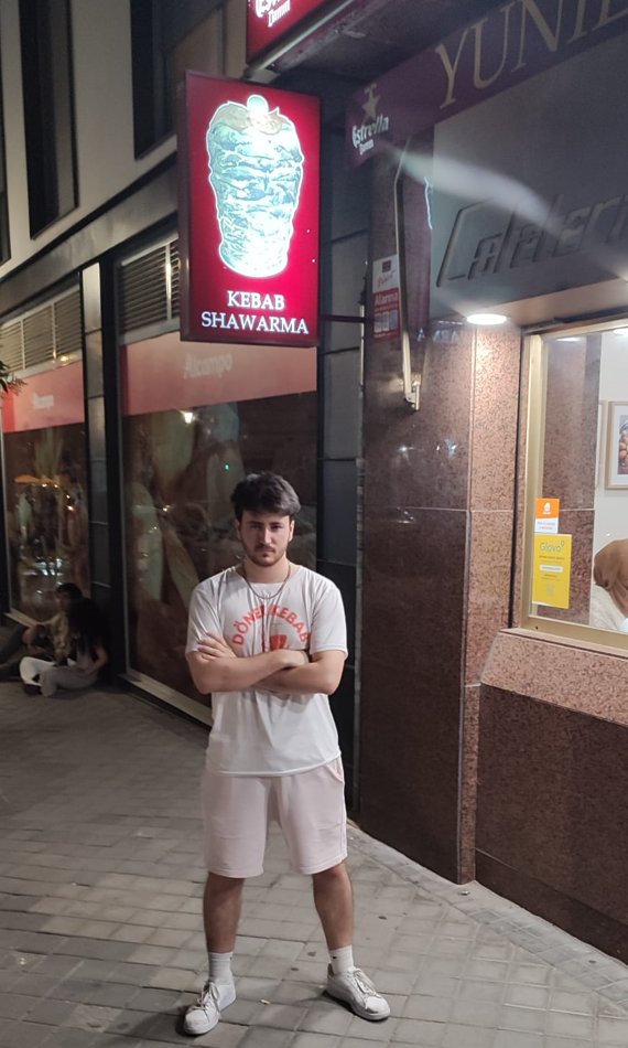 _freeman35g's tweet photo. 🥙 KEBAB TOUR 4 #KT4 🥙
Por primera vez en la historia de la Kebab Tour, recorro media península ibérica para probar el supuestamente mejor kebab de Madrid.
Tras recorrer 600KM, veremos si mereció la pena.
"Yunie Kebab", Madrid
Hilo. https://t.co/0jeRF09tsJ