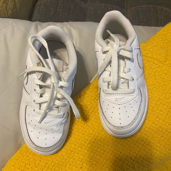 tompaul71's tweet photo. So good I had to share! Check out all the items I'm loving on @Poshmarkapp #poshmark #fashion #style #shopmycloset #nike #vans: https://t.co/ZKBHsr9xTM https://t.co/iOyJLWYGuF