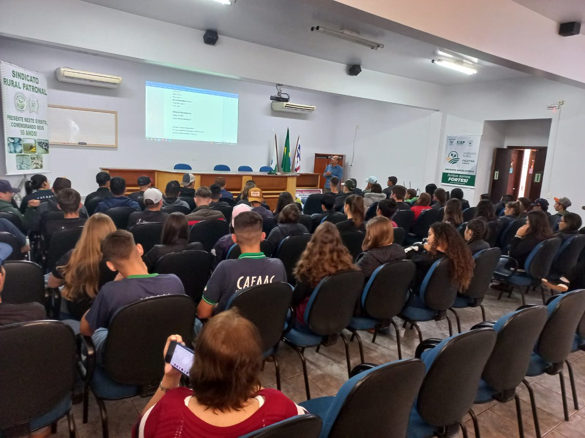 jornaldooeste's tweet image. Estudantes do Colégio Agrícola conhecem atividades do Sindicato Rural

📸Assessoria

🌐Leia a matéria em jornaldooeste.com.br/toledo/estudan…

#colegioagricola #atividades #sindicatorural #toledo