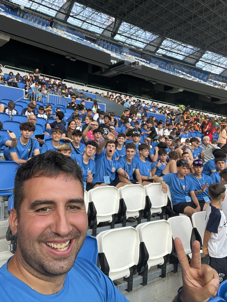 La presentación del torneo volvió a ser en el estadio de Anoeta y volvimos a disfrutar de ser el único club que representa a Castilla la Mancha!! 💛⚽️ 😀