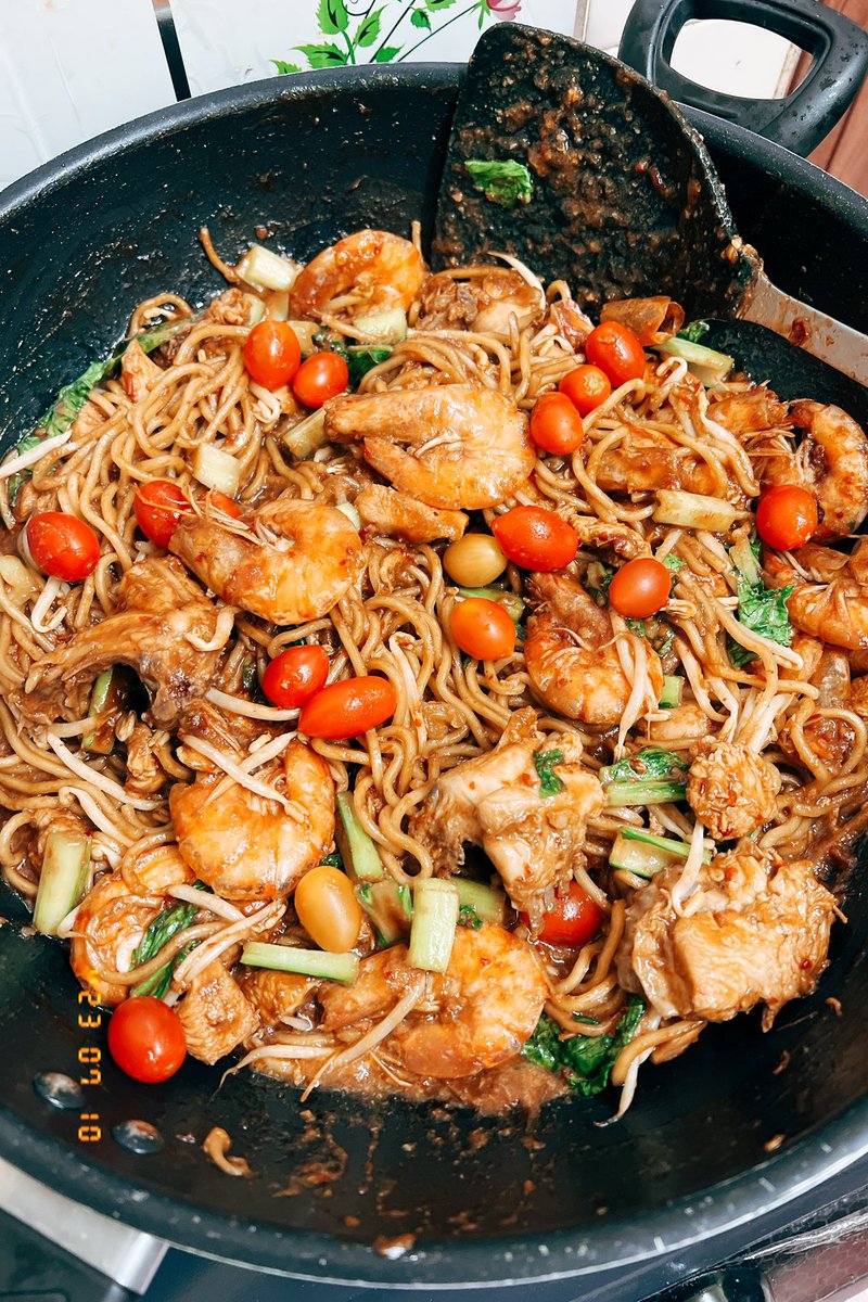 gonoxxx's tweet photo. Macam biasa, mi guring basah campak campak bila tak tahu nak masak apa. 🌦🙃 #randomMonday https://t.co/2wC3dKfG1s