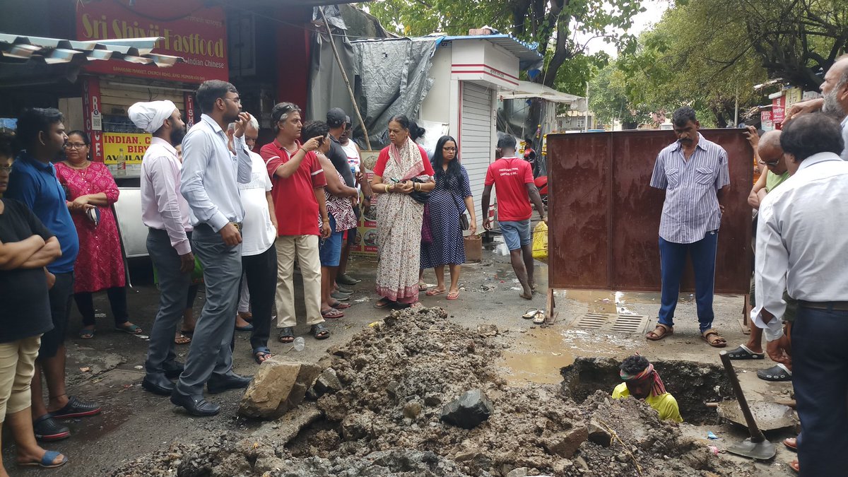 CleanJuhu's tweet photo. @mybmcwardKW @mybmc @CMOMaharashtra @narendramodi @Dev_Fadnavis @JalShaktiAbhyan @waterforpeople  What a shame on BMC water supply department. Unable to solve contaminated water supply to the people of Juhu. Contaminated water to all film stars, corporate, VIP VVIP house. https://t.co/tUJy0S8VSR