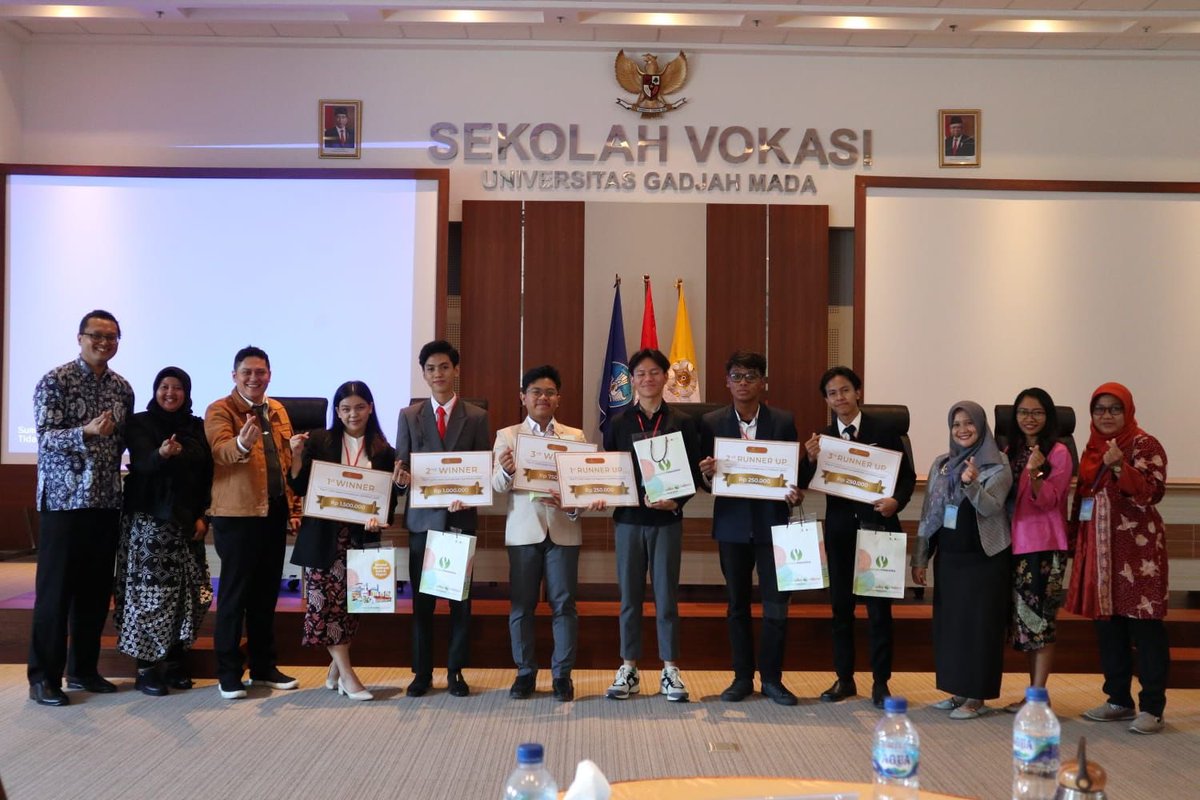 SeasacP's tweet photo. 👏👏👏👏👏
Proud to announce the winners of the 1st UGMSAC 2023. 

Congratulations to all winners! You have shown great performances during all rounds! Proving yourself to be the best. 

See you at SEASAC 2023 coming soon!

#ugmsac 
#salescompetition
#seasacproject https://t.co/keDggRhPKf