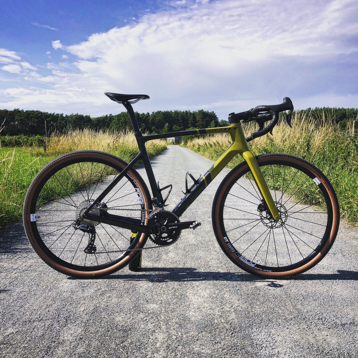 Woensdag nog een wegkoers in Vrasene en zaterdag mijn eerste “gravel” wedstrijd tijdens #gravelonefifty te veenhuizen. Kijk er naar uit, wat ervaring op doen! Al zal het niet te vergelijken zijn met de echte gravel wedstrijden dewelke ik hopelijk nog ga betwisten!
