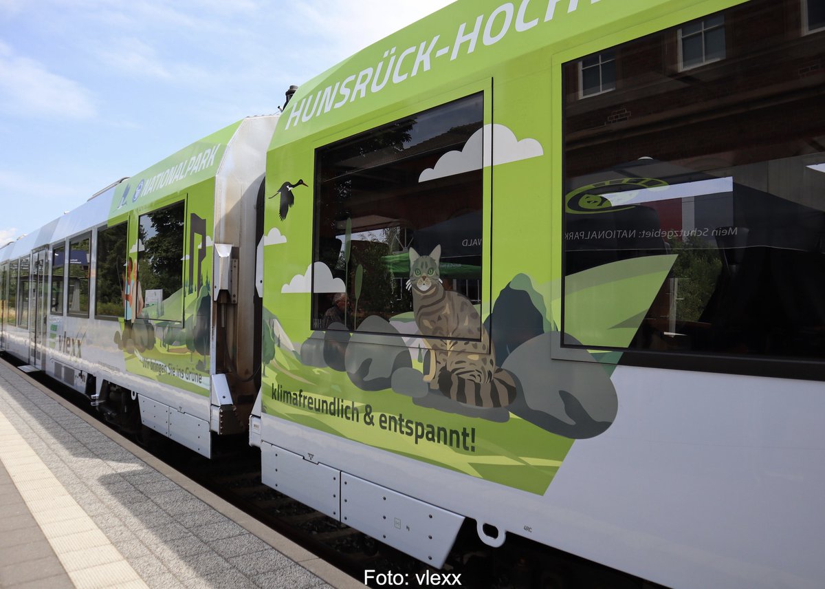 nahenews's tweet photo. Nahe-News AKTUELL!
Sechster vlexx-Zug als rollender Botschafter für den Nationalpark Hunsrück-Hochwald unterwegs
https://t.co/SFjcTIE9EH
#nahenews #rheinnahenews #nahe #news #birkenfeldernews #nahelandnews #naheaktuell #hunsrück
#zug #öpnv #botschafter #vlexx #nationalpark https://t.co/7EhptkQpDg