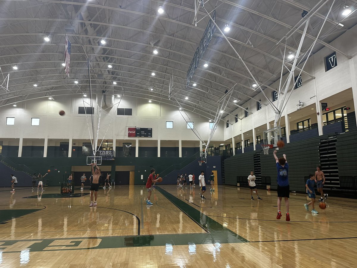 CreekviewHoops's tweet photo. Great to be back in the gym this morning after the GHSA deadweek! 34 guys showed up at 6am to get better. #Extrodinary #ThatLittleExtra https://t.co/oD9Rk3KjIg