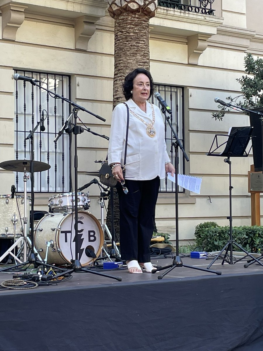 Her Worship the Mayor declares Calentita Food Festival open