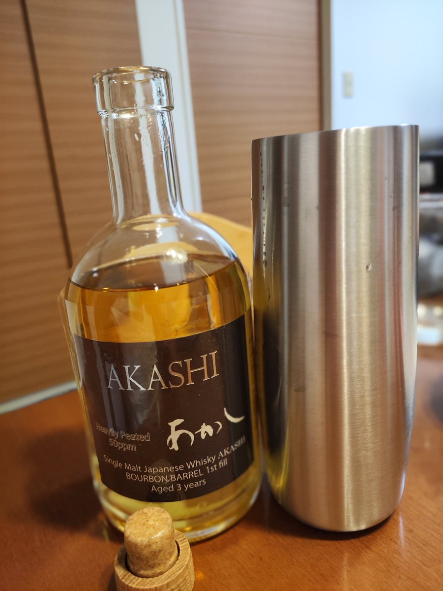 msaitoh777's tweet photo. 次のウイスキーは…
あかし！！
ピートがきいたハイボールが飲みたかった(〃∇〃)
Amazonで買ったハイボール用のタンブラーとドウシシャの透明氷です・ω・ https://t.co/9nIA9yQzta