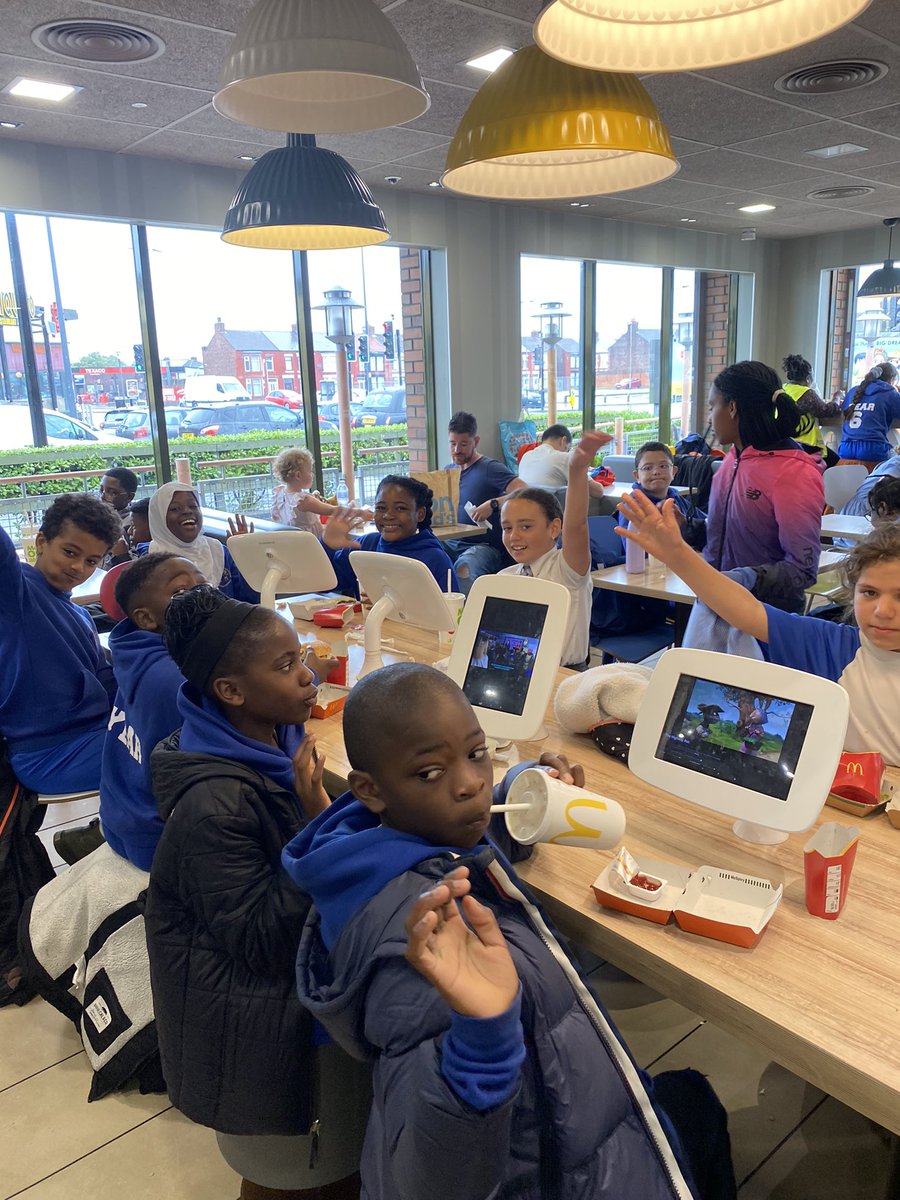 Y6oakclass's tweet photo. Tucking into a McDonalds before going bowling. It’s a good life! https://t.co/YXuqwnRjHD