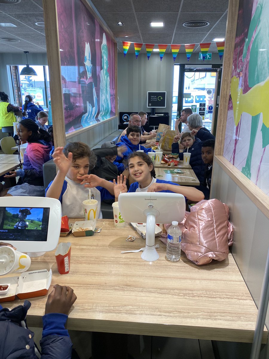 Y6oakclass's tweet photo. Tucking into a McDonalds before going bowling. It’s a good life! https://t.co/YXuqwnRjHD