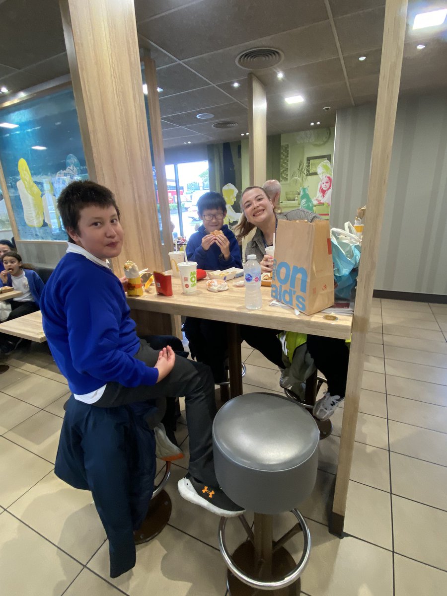 Y6oakclass's tweet photo. Tucking into a McDonalds before going bowling. It’s a good life! https://t.co/YXuqwnRjHD