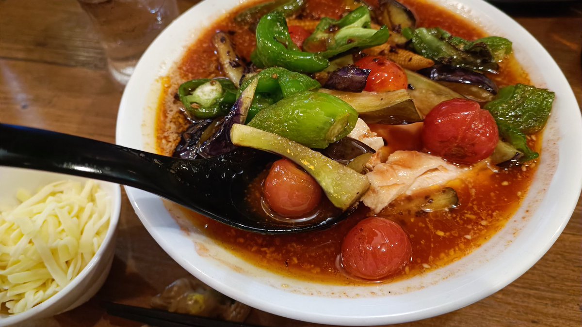 cocoa0928's tweet image. 麺なしトマト担々麺に夏野菜炒めとシュレッドチーズ🍅🧀🍅🧀🍜
ダイエットメニューに最高だし、お腹いっぱい🍜
#担々麺 #はこ #トマト担々麺