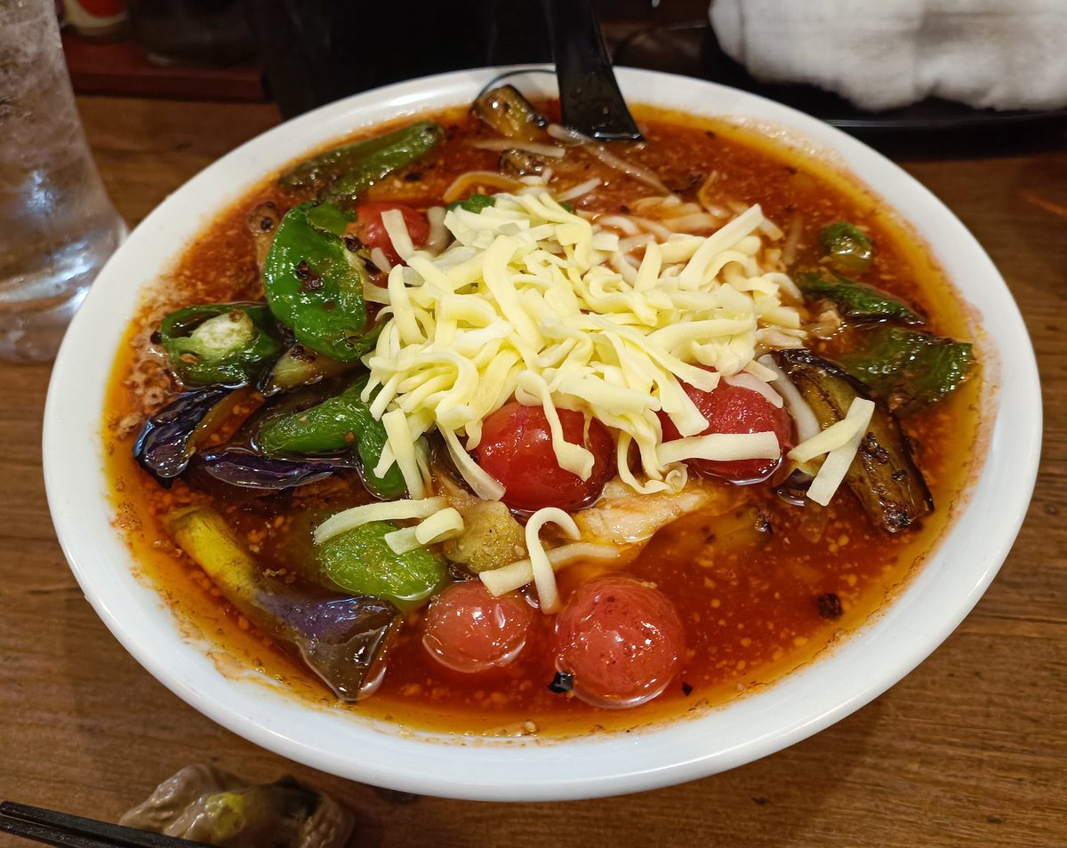 cocoa0928's tweet image. 麺なしトマト担々麺に夏野菜炒めとシュレッドチーズ🍅🧀🍅🧀🍜
ダイエットメニューに最高だし、お腹いっぱい🍜
#担々麺 #はこ #トマト担々麺