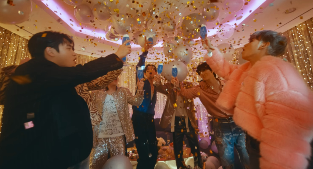 WORLDMUSICAWARD's tweet photo. #EXO are living the High Life in stylish MV for their amazing pop dance comeback title track #CreamSoda which has over 1 MILLION views on YouTube and is already #1 on iTunes in over 20 countries!💪🥤🎉🍾🎥💥1️⃣Ⓜ️➕🥇🎵✖️2️⃣2️⃣🌎❤️‍🔥👑👑👑👑👑👑👑👑💛  
🎥https://t.co/vYyOPO2la2 https://t.co/1yb1iwBxOy