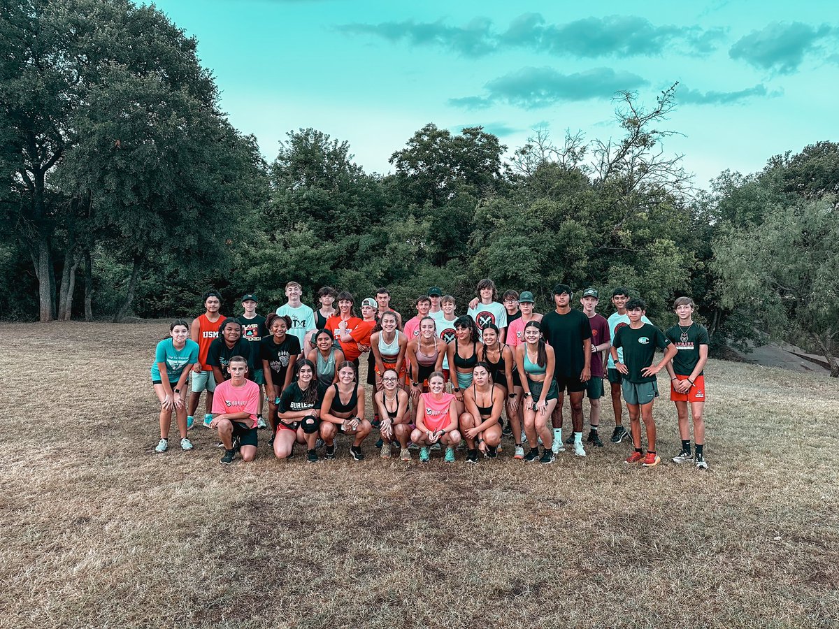 WhitneyEnis's tweet photo. Week 6: habit 6 be willing to pay the price. #excellenceineverythingwedo | @BurlesonHighXC https://t.co/h1qvIBcRue