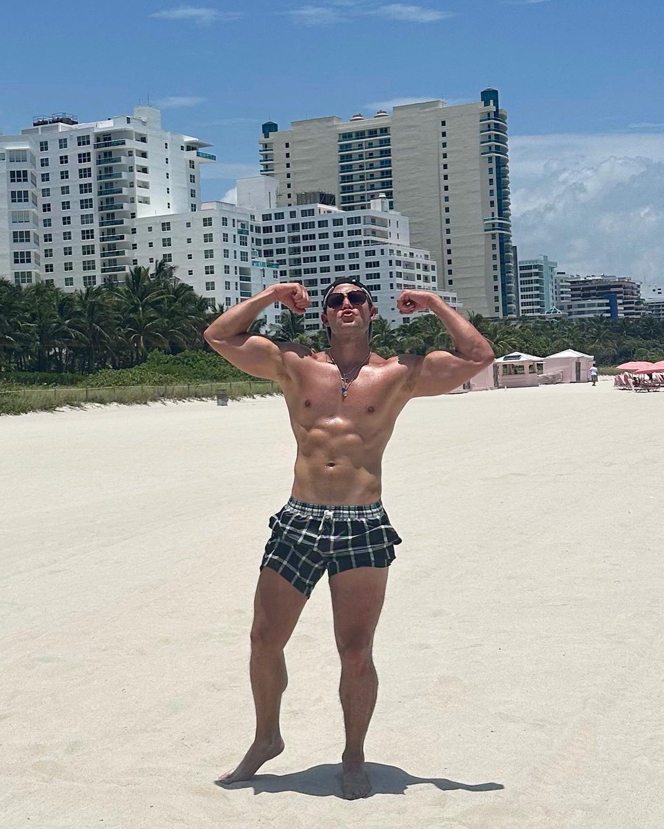 gabrielcoronel's tweet photo. Ayer fui a la playa .. 
Que sabroso estuvo ✨🔥☀️🏖️ https://t.co/Au6bMVCKYp