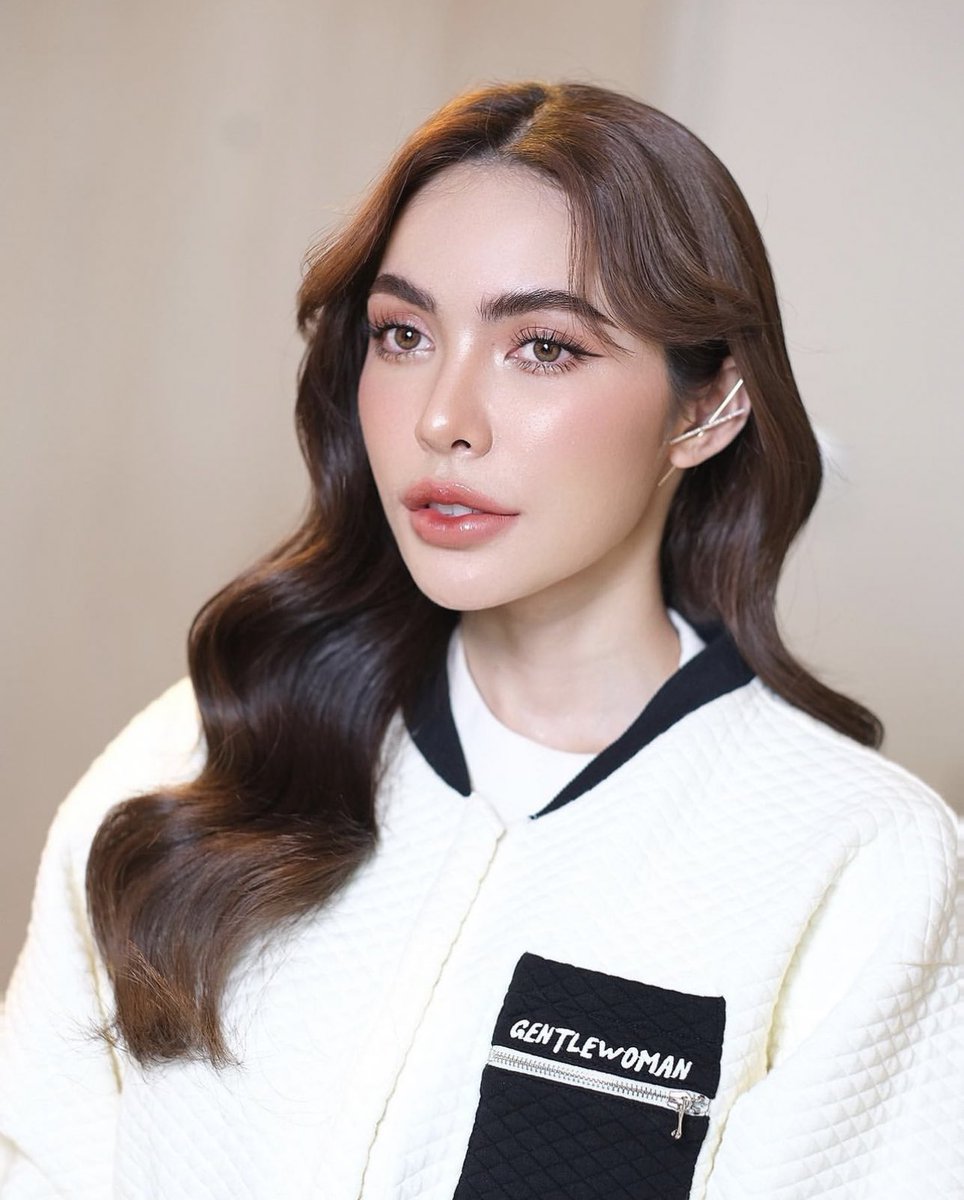 Nomannaw's tweet photo. น้องบี๋สวยมาก สวยแบบเกินต้าน🤍✨

📷 : topfee_make_up🙏🏻 https://t.co/eg3gniLENj