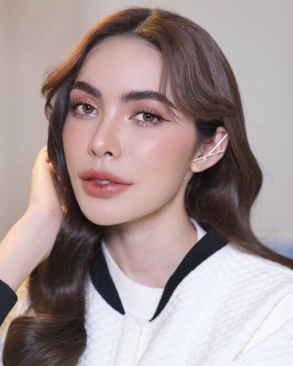 Nomannaw's tweet photo. น้องบี๋สวยมาก สวยแบบเกินต้าน🤍✨

📷 : topfee_make_up🙏🏻 https://t.co/eg3gniLENj