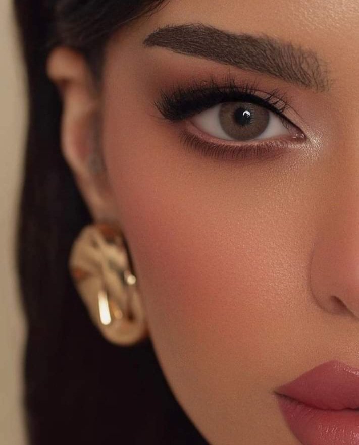 قد نسامح... 
  لكننا... 
لا نفقد الذاكرة.. 🍁🦋🍁
