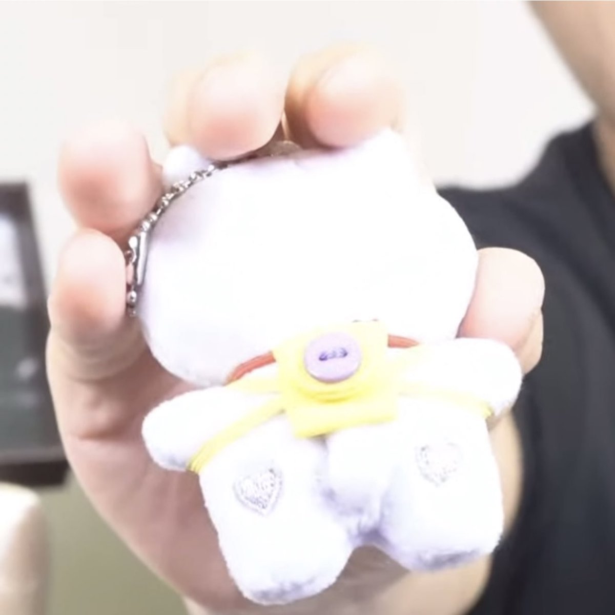sankaissed's tweet photo. san naming his little keychain “sandeongie” because it has cute hearts on its butt 😭😭 https://t.co/memtt3DeWJ