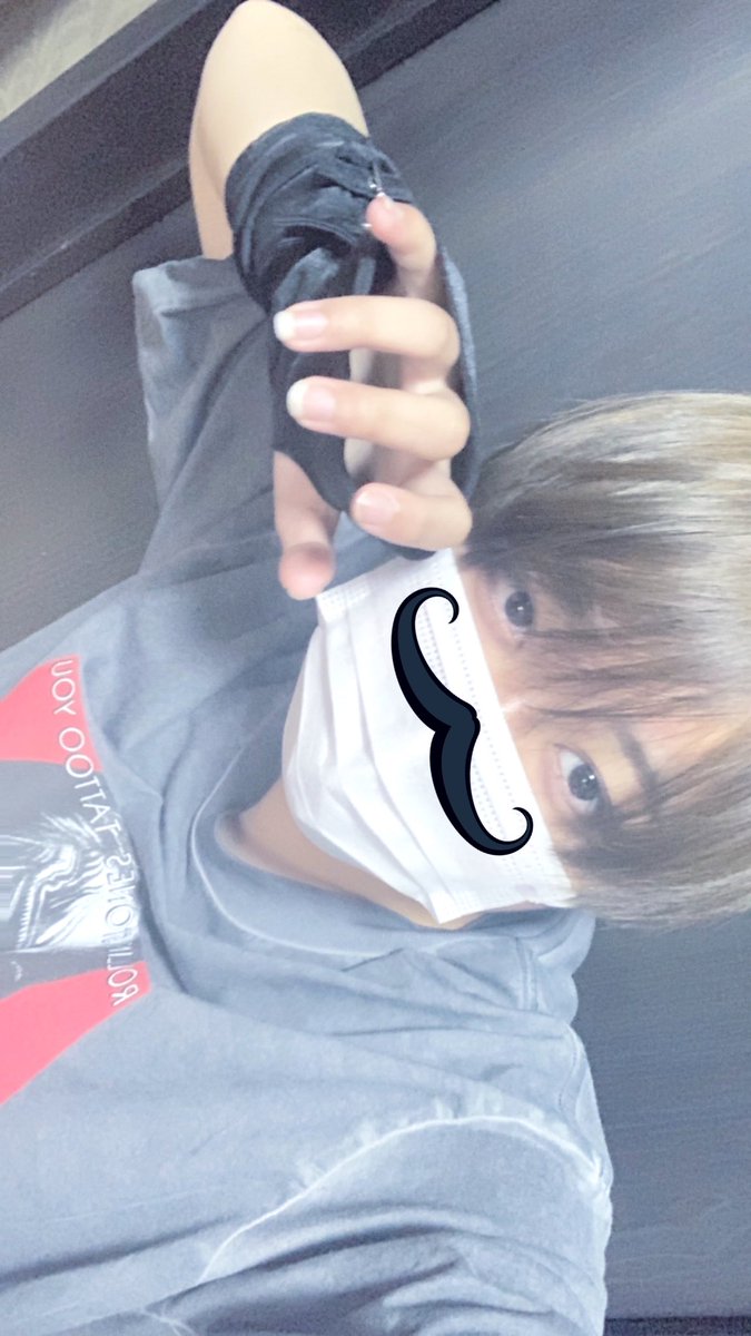 lvg_zy's tweet photo. ほんとうは幸せを知っているのに不幸なフリやめられないね🎶

 #中性さんと繋がりたい 
 #自撮り https://t.co/WLLwWAlNmt