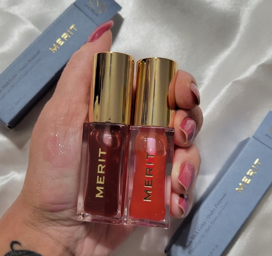 Kassydoodles's tweet photo. Obsessed with #meritbeauty lip oils! 💋Have you tried them?  #ugccreators #ugc #makeup #beauty #lipoil #lippies #hydratedlips #plumplips  #beautycontentcreator #lips  #lipproducts #lipcare #softlips https://t.co/RigiTaTuQY