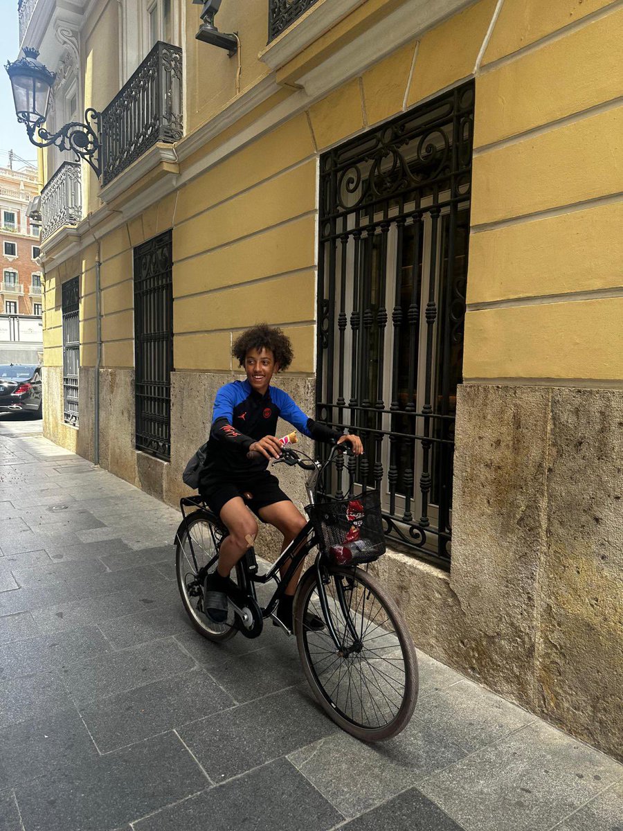 MPS_PE's tweet photo. Sightseeing in the city! #mpaValencia https://t.co/fcm8ptPqDA