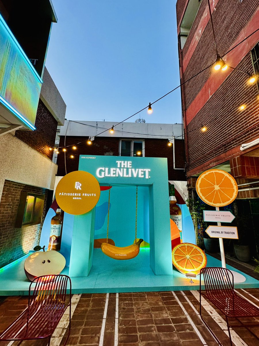 foreverminofan's tweet photo. I miss my guy so much.. and his cafe is so pretty tonight. #osechill cafe is doing Glenlivet whisky promotion at the moment. The drinks and dessert are so awesomely delicious.
#MINO #송민호 #WINNER https://t.co/dZH6bKwQ8b