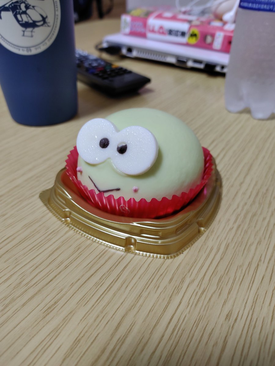 Guy_LifeHacker's tweet photo. サンリオの株主優待が届いたよ！
キャラクターがたくさんで開封するのも楽しみやね、
今日は私の推しのけろっぴの誕生日なのでセブンイレブンのスイーツでお祝いやよ、 https://t.co/6PnjfRO9sJ