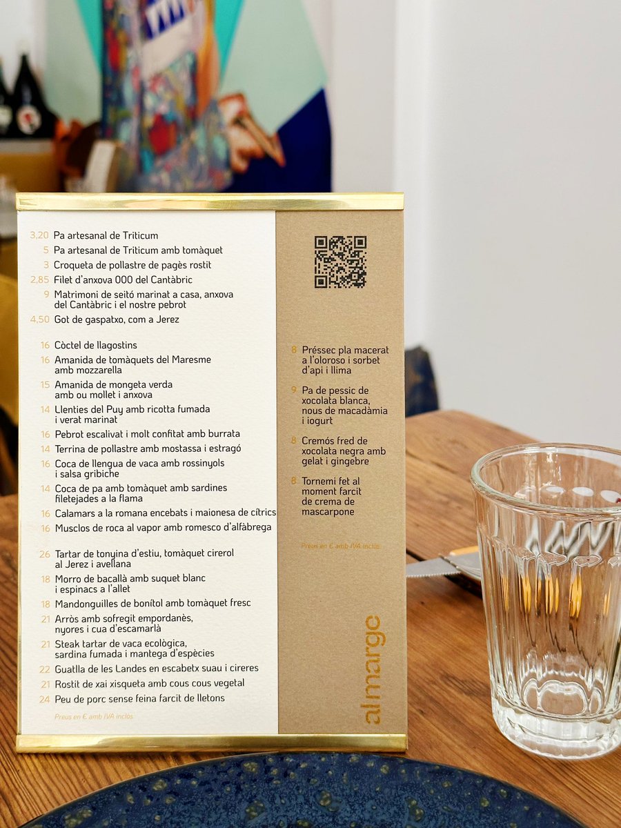 almargebdn's tweet image. Molt contentes de presentar-vos les noves cartes que ha pensat i dissenyat #juditpratestape. Fetes de llautó, un material proper que acompanya des de sempre llars i restauració. Esperem que us agradin tant com a nosaltres.
#almarge #cartanova #disseny #badalonarestaurant #llauto