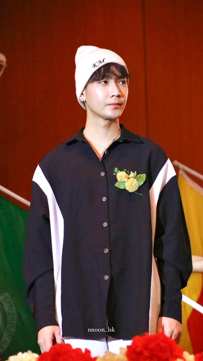 JLeesongsak's tweet image. พี่คิมกับโล่รางวัลของเขา🥹🫶 #ขุณขิมมอญ #โมกิของคิมม่อน @KiimMon