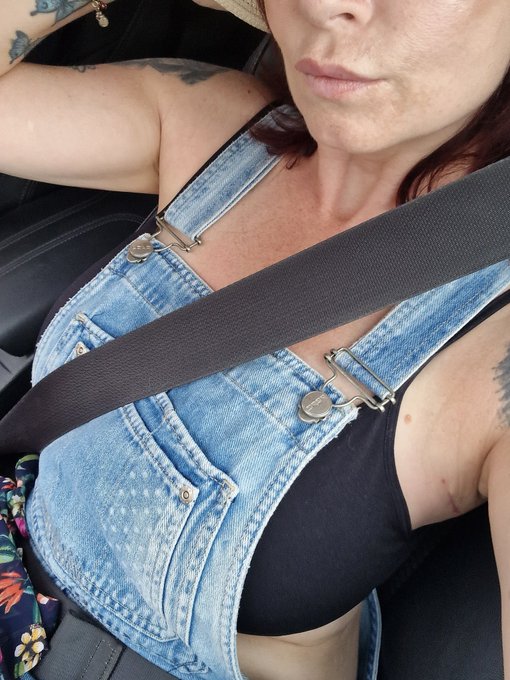 Bonne journ&eacute;e les loulous https://t.co/A0EoHGv5Hp