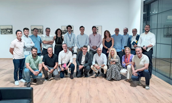 PortdeBarcelona's tweet photo. 📣 ¡Novedad! 👇
✅ El #PortdeBarcelona empieza a hacer realidad el objetivo de extender los compromisos de la Marca de Calidad #EfficiencyNetwork en el transporte ferroviario 🚞
🔗 https://t.co/tYuiTzC6Li https://t.co/i1Eu2Whs7h