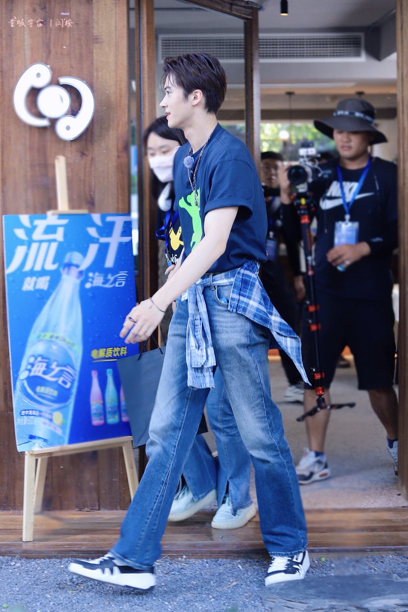 heartyanxn's tweet photo. 230710 #YANAN

#一拍即合的我们 / hit it off filming

© 量贩宇宙1025-闫桉 https://t.co/0kZvGkvOgM