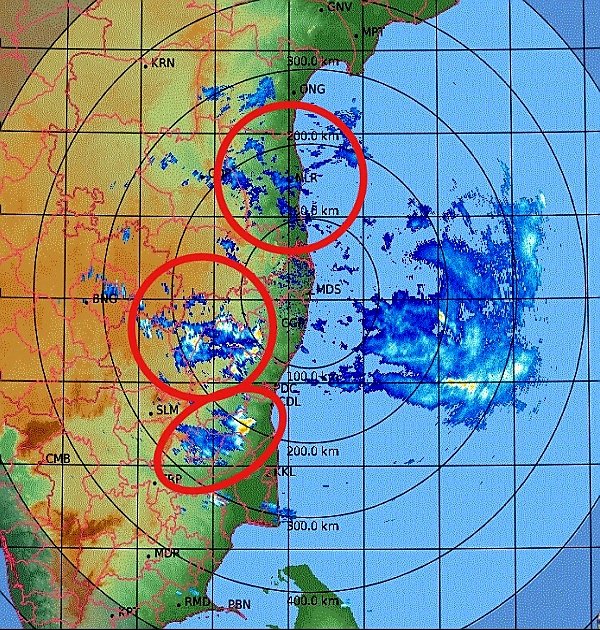 PYWeatherman's tweet photo. 10.7.23 5:00 PM currently intense storms over #polur , #vandavasi , #Gingee , #melmaruvathur , #Chetpet , #rasipuram, #virudhachalam,#perambalur , #sendurai , #veppur , #gangaikondacholapuram , #jayamkondam ,#sendurai and many more spots most of these move towards east.
#TNRains https://t.co/K7qcKmDn7H