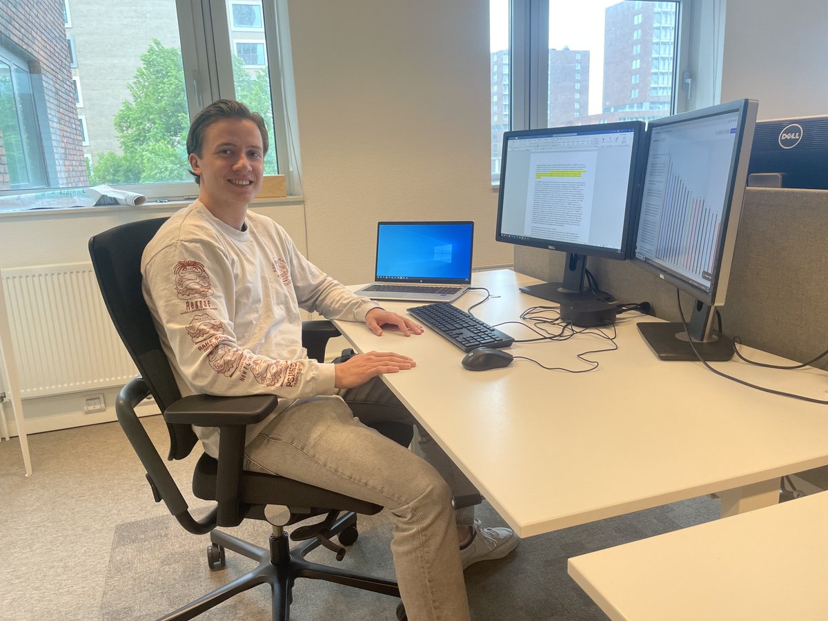 Stage lopen bij de OMWB! Simon IJpelaar is masterstudent Information Management aan <a href="/TilburgU/">Tilburg University</a> en rondt zijn scriptie over het gebruik van data binnenkort af. Lees het hele interview: bit.ly/3NRFTCi Lees meer over stage lopen bij de OMWB: lnkd.in/ebDChtiC