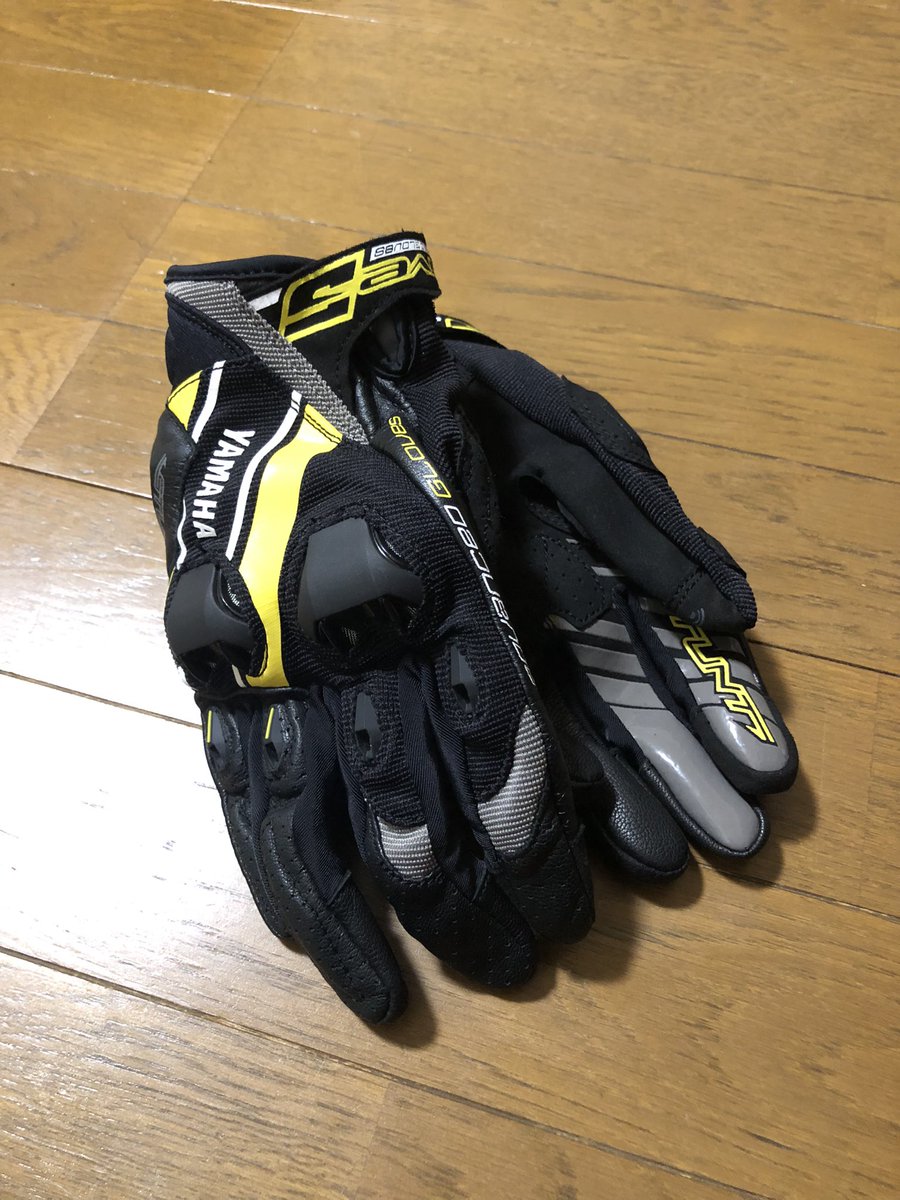 本日契約をしてきました。
念願のバイクが買えて良かった！
家族に感謝です♪
YAMAHAのバイクなのでグローブも…😗
YZF-R3楽しみすぎる

#YZF
#バイク乗りの仲良くなりたい