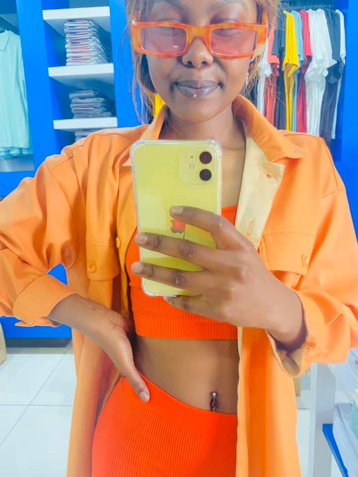 Shibu052's tweet image. @francis_kamilah 
@Deesplly 
@Miss_faith24_ 

#GoesWithEverything
@StrettonsGin