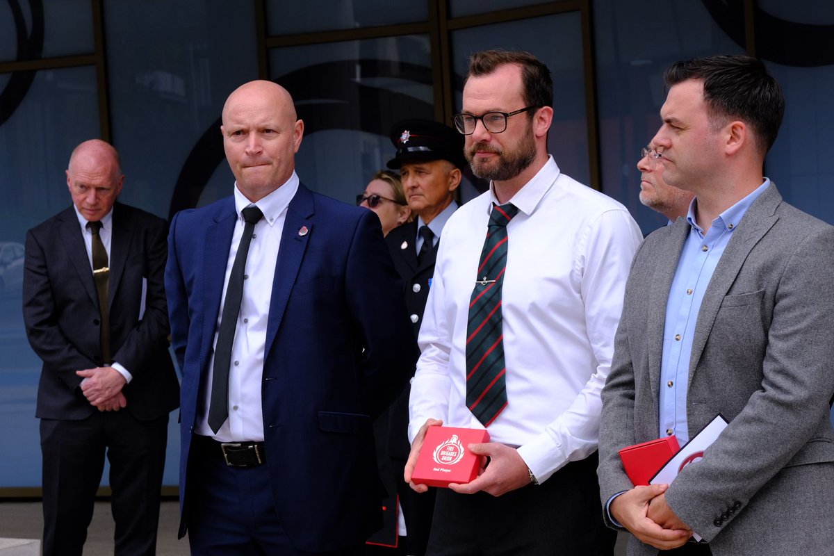 fbunational's tweet photo. The fight for safety in our service has a long history.

Today we gathered to remember David Stokoe and Terry Hunt. Their tragic deaths in 1991 led to improved breathing apparatus procedure for all firefighters following a union campaign.

We fight on in their honour. #WeRemember https://t.co/cjZTLyge0F