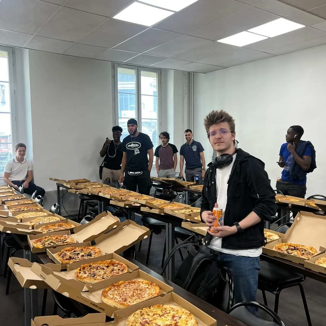 Au <a href="/CFAINSTA/">CFA INSTA informatique & gestion</a>, qui dit fin d'année dit aussi Pizza Party pour nos étudiants ! Une tradition très attendue chaque année 🍕🎉