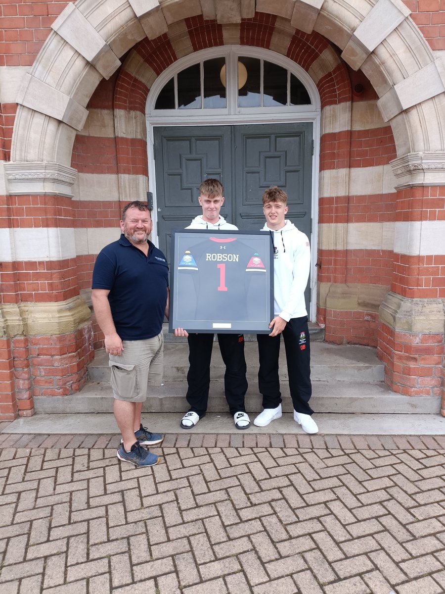 HymersSport's tweet photo. Steve Robson is pictured receiving his framed shirt from U16 captain, Oliver and Vice Captain, Fenton.
Virtually the whole U16 team are on tour and we look forward to seeing how they develop in South Africa.
Thank you Northern Access Floors. https://t.co/rBCqItml2K