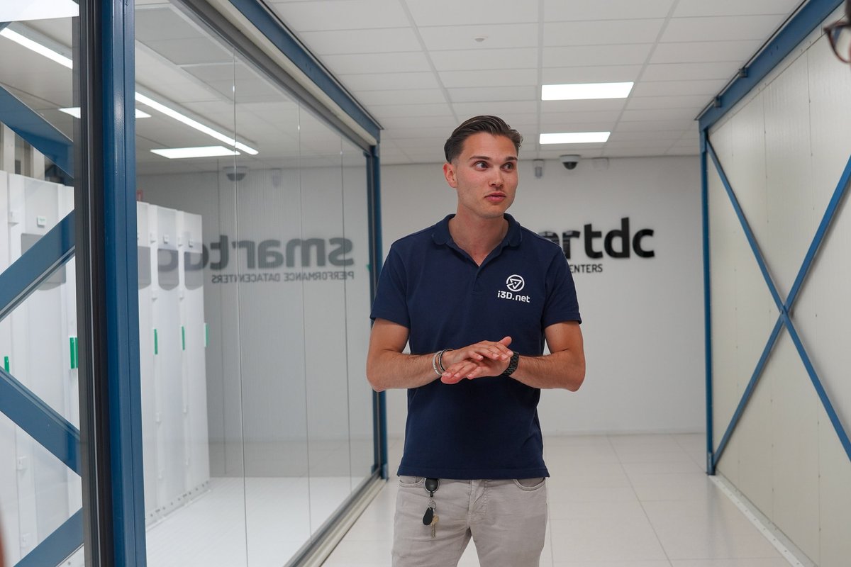 Last week, we hosted an amazing tour of our <a href="/Smart_DC/">Smartdc</a> data center for brilliant entrepreneurs at the Rotterdam Tech Social. Our team unveiled the intricate workings of our sustainable data center, supporting start-ups and fostering innovation. 🚀  

#DataCenter #Rotterdam