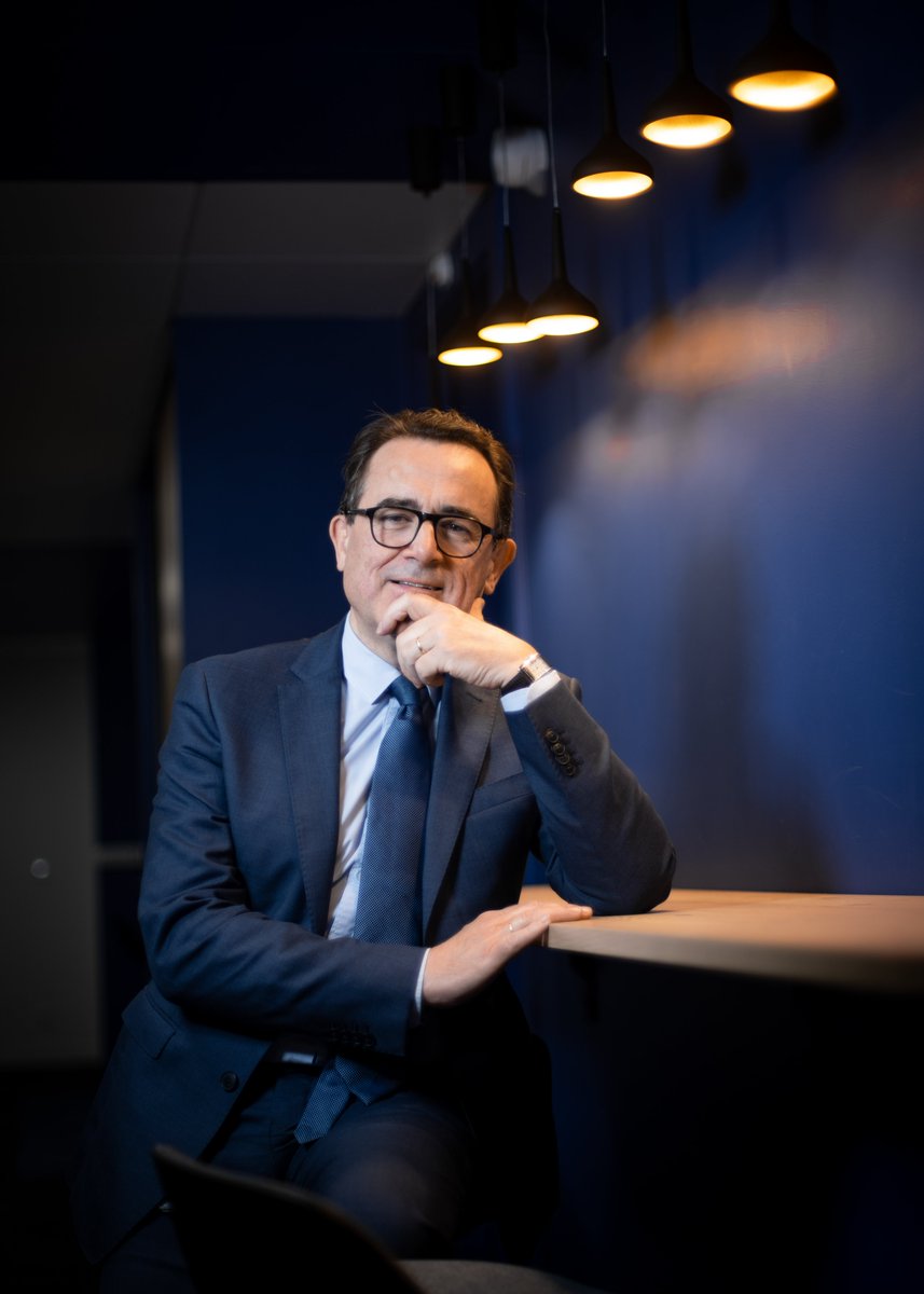 caissedesdepots's tweet photo. Dans ce #CDScope, nous vous présentons les portraits de @pascaljahan, directeur de l’immobilier et de l’environnement de travail, direction des opérations et de la transformation et Manon Fournier, conseillère en économie sociale et familiale🤝
+ d'infos 👉https://t.co/XJDo4dCiMF https://t.co/5nN1amikVq