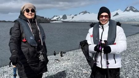 choquei's tweet photo. 🚨MUNDO: Aos 81 anos, melhores amigas dão a volta ao mundo em 80 dias e visitam 18 países juntas. https://t.co/xuDorK7qG7