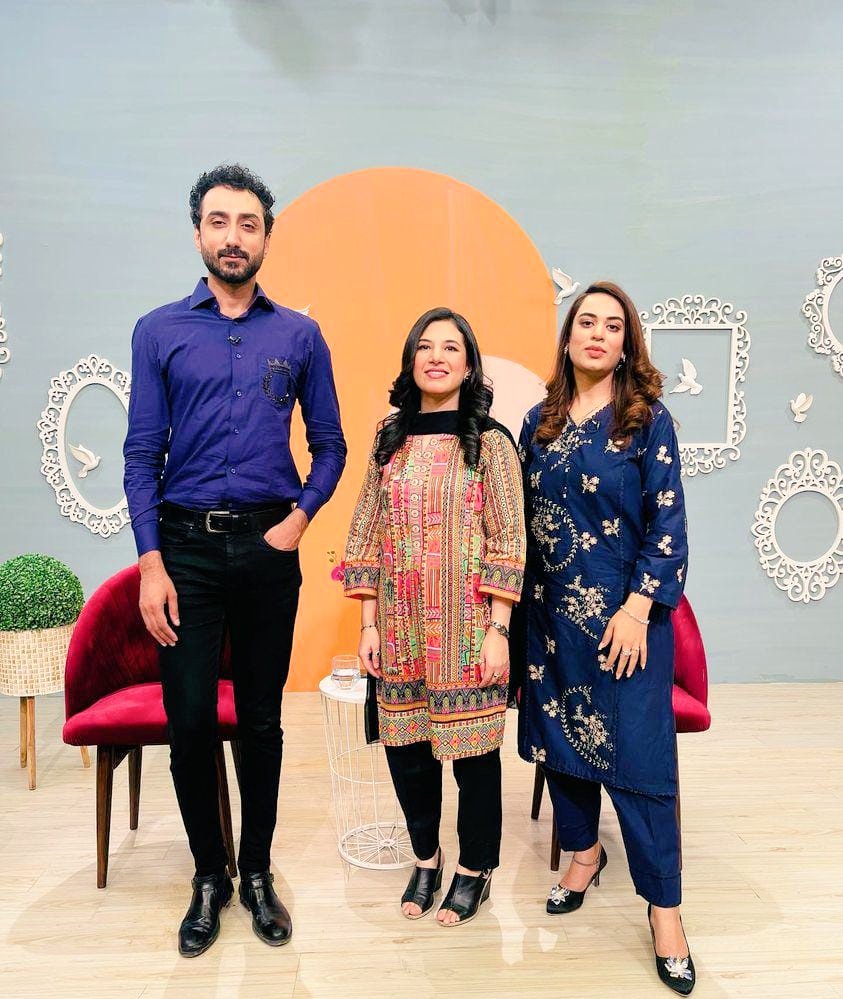 NasimSabahet17's tweet photo. Alhumdulillah! Invited by @aurLifeOfficial as a Speaker on #aikaursubha with #HaleemaZulfiqar & #Humayunabbasi. Shared views on importance of health, healthy lifestyle & my role as #HealthConsultant to act as a bridge between patients & doctors.
#healthcare #Wellnesstrainer https://t.co/AuG5ANdWwH