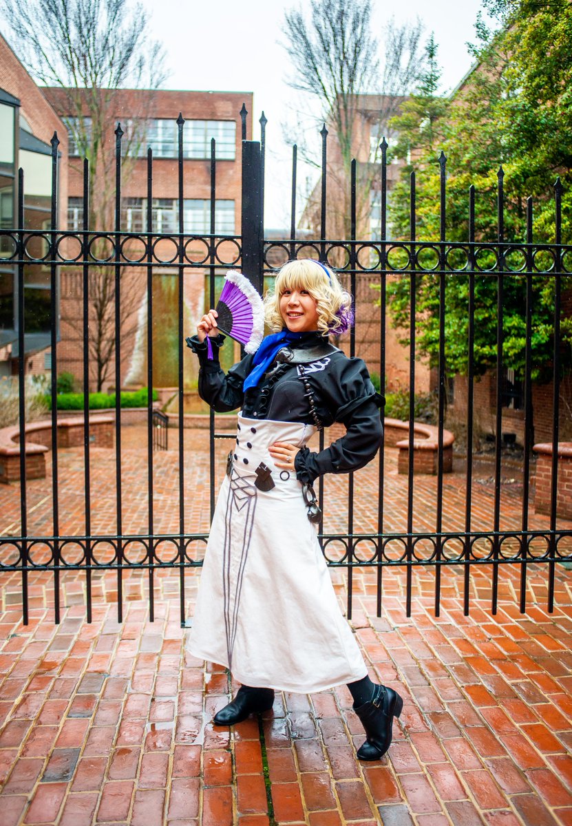 Sunfloradesu's tweet photo. It's been so hot and humid, I can't imagine wearing this cosplay right now 😭
Cosplaying Constance Von Nuvelle from FE3H!
📷wildspicephotography(IG) at Zenkaikon 2023 Pattern @indigojinjo
3d accessories @dangerousladies
#cosplay #fireemblem #fe3h #fe3hcosplay #ashenwolves https://t.co/6rIzXxcOfM